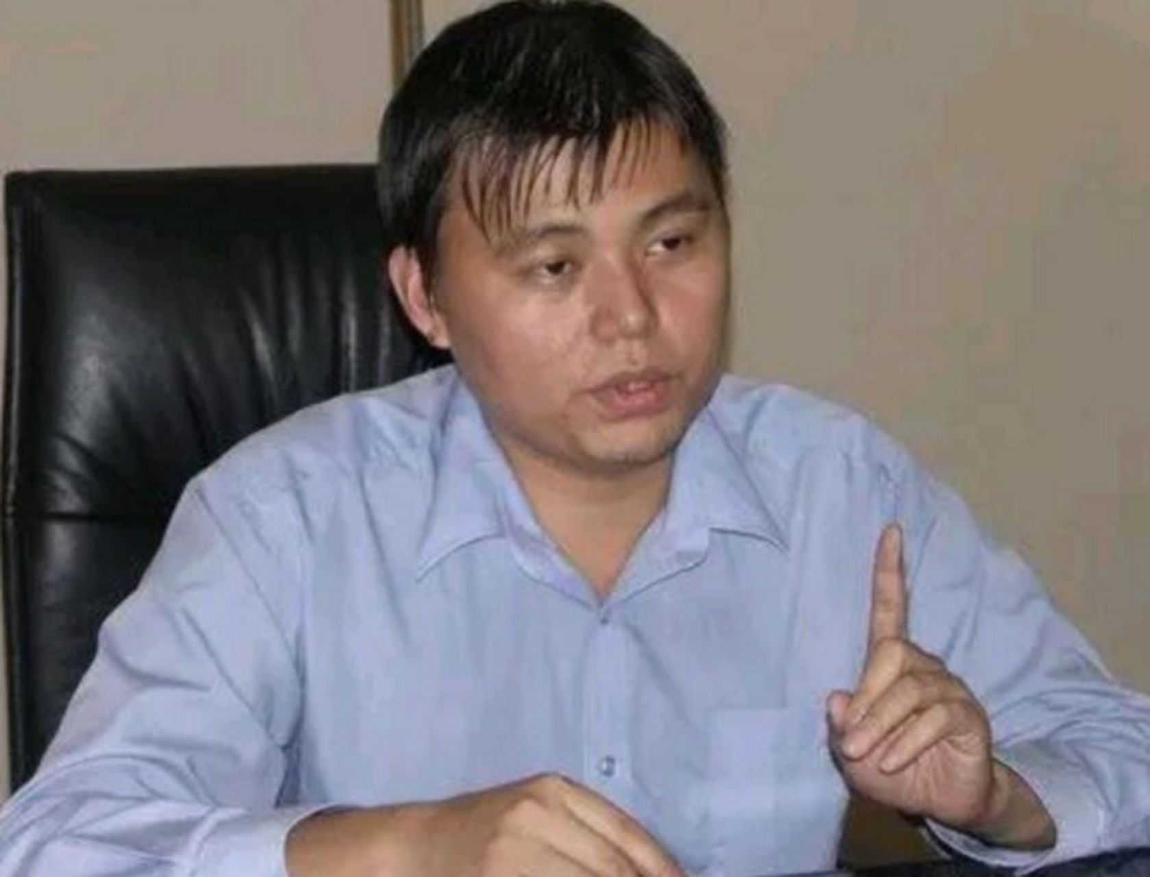 "妻子以为他开玩笑:"有多少?"他说:"4100万!