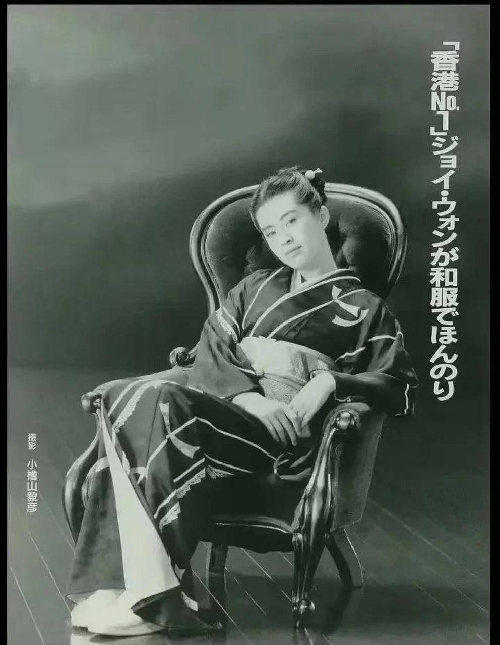 从照片上看,穿着和服的王祖贤异常美丽,人与衣服非常搭配,妩媚中醋排