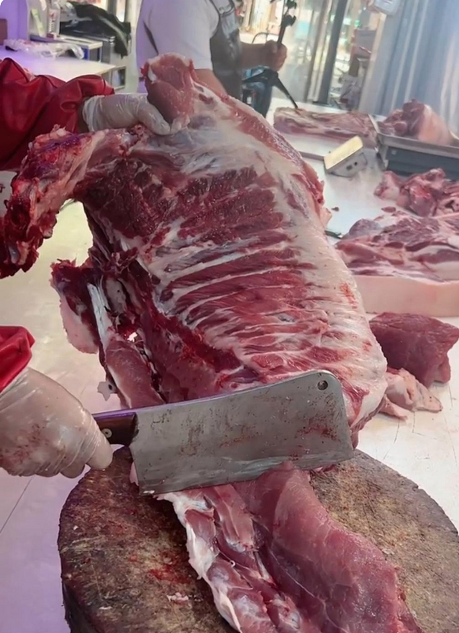 这一扇子排骨的小千把块钱吧