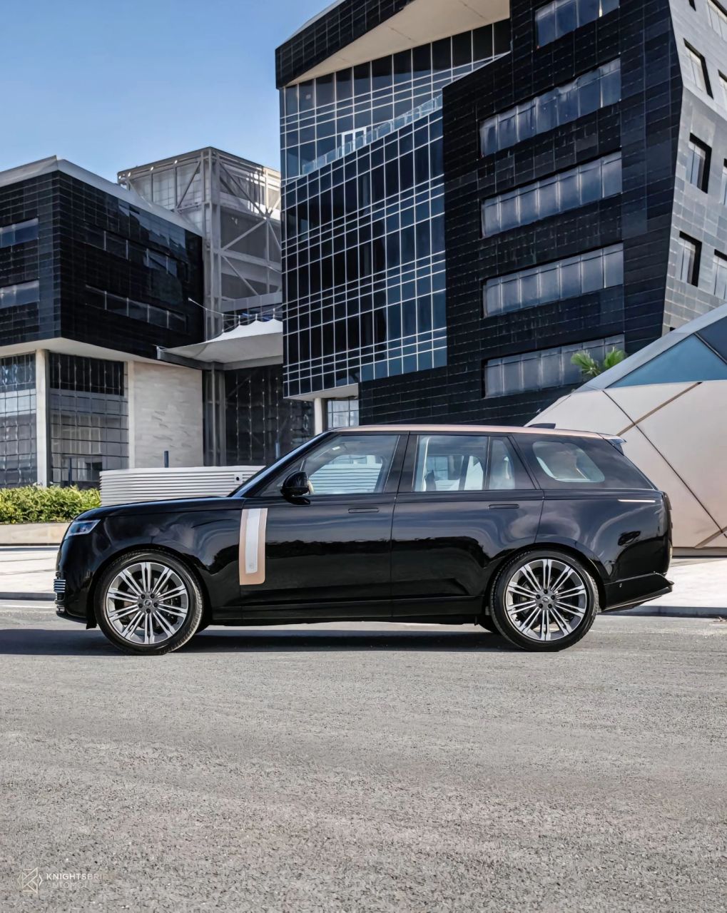 2023全新路虎揽胜sv创世加长.