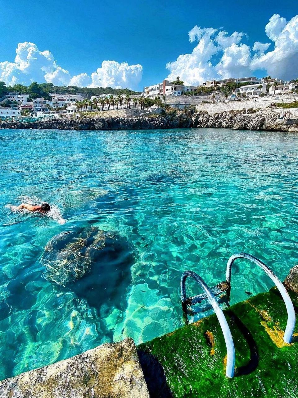 意大利玻璃果冻海美爆了 这个位于意大利puglia的海滩真的是绝美,称它