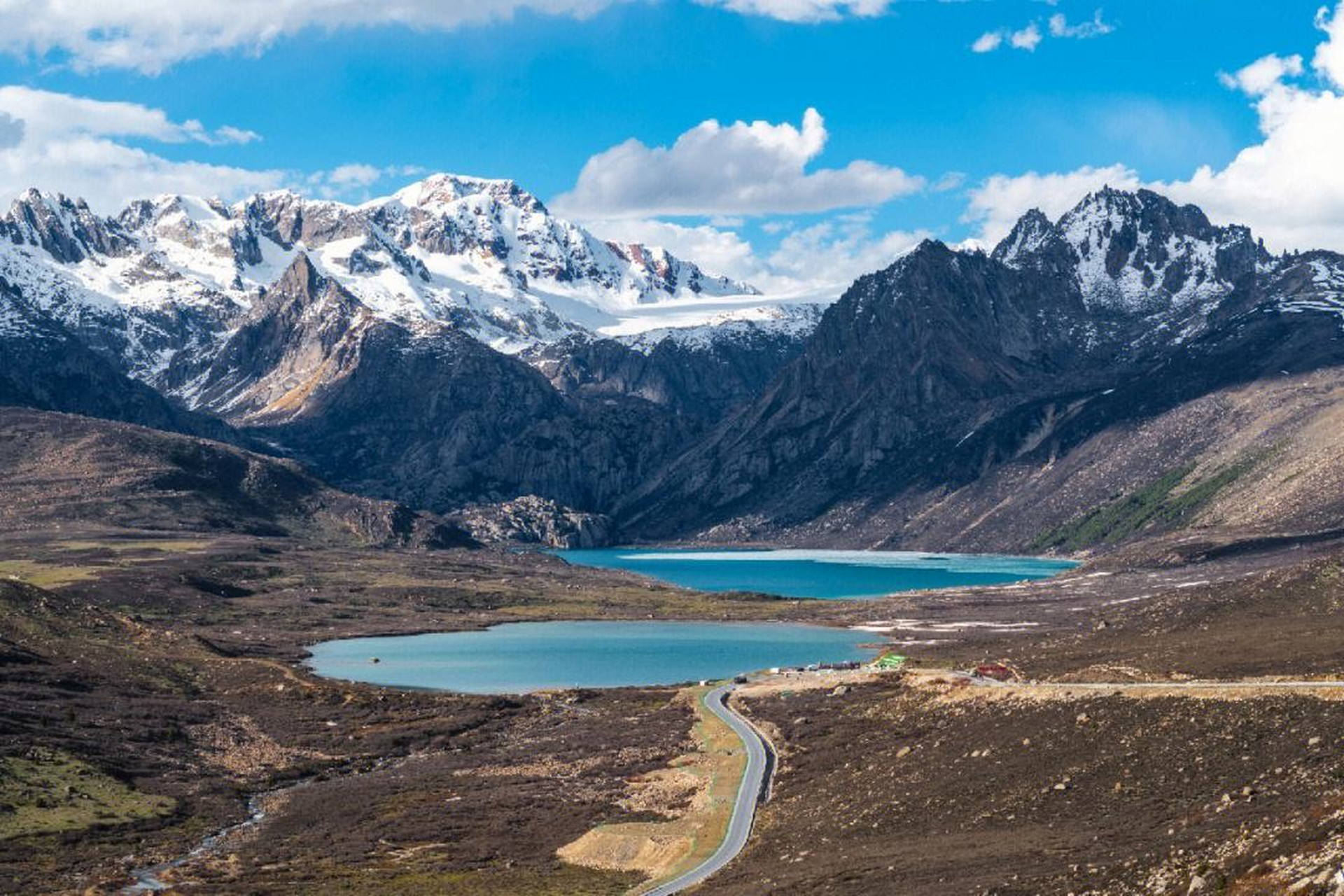 巴塘姊妹湖,是国家级的湿地公园  位于甘孜藏族自治州巴塘县的巴塘