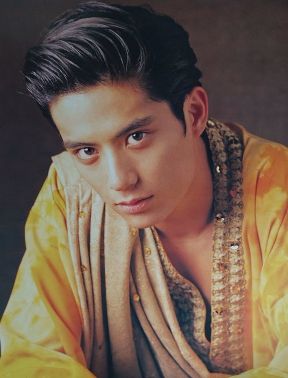 佐藤敦启,1973年出生于日本藤泽市,男歌手,演员,原光genji成员!