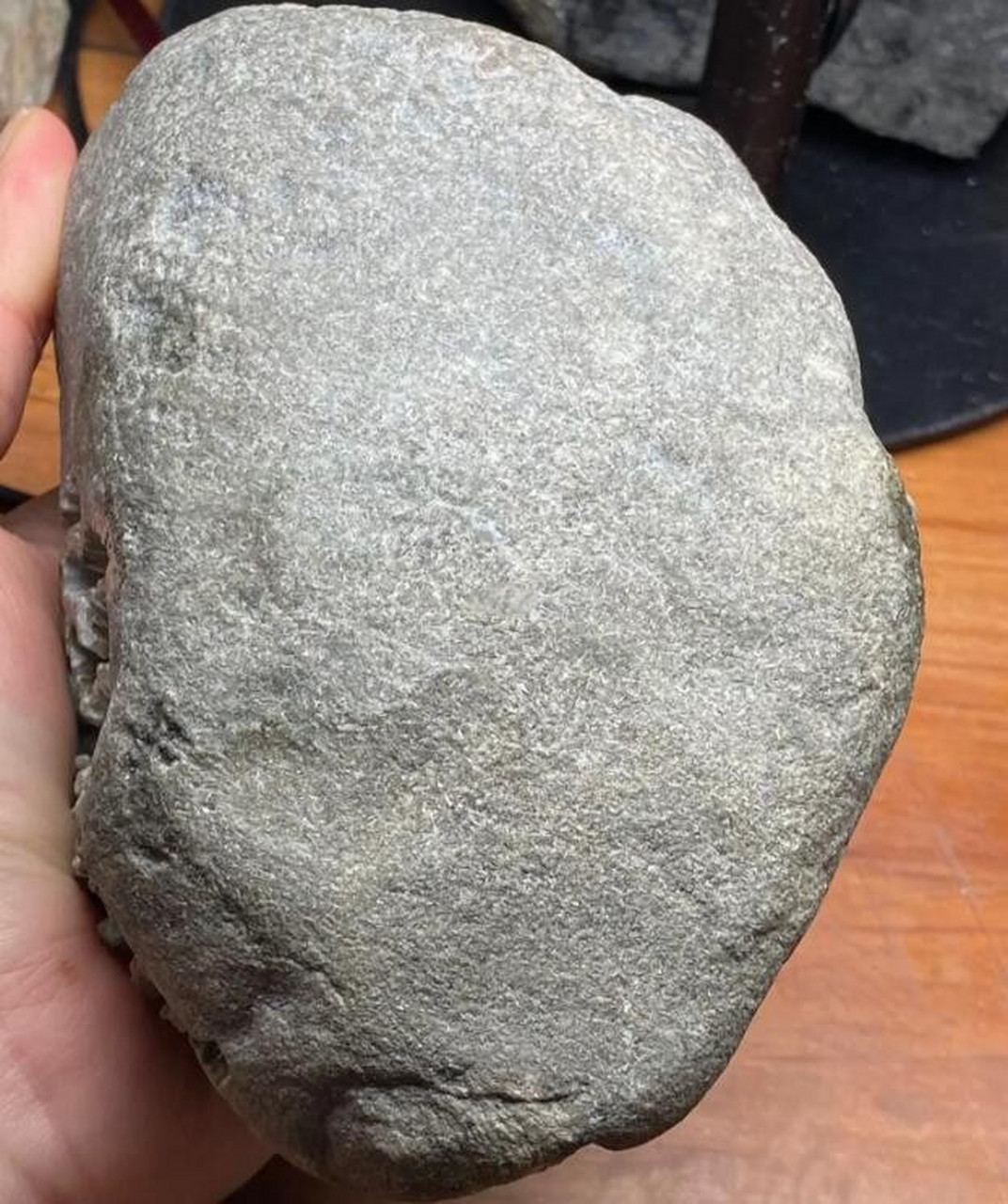 6公斤,南齐老皮壳,料形完整,开窗出色浓晴底,手镯有几条.