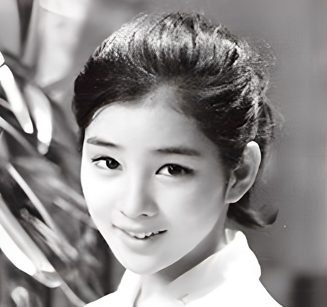 绝望之下,张琼华一把抓住郭沫若,哭着说:"如果你走了,我和谁生孩子呢?