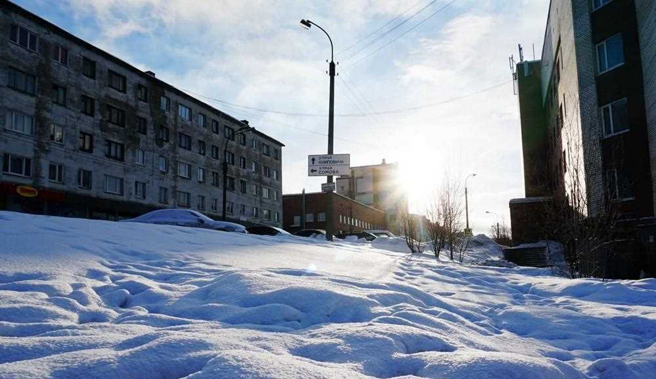 摩尔曼斯克是北冰洋沿岸最大港口城市,摩尔曼斯克位于圣彼得堡北面