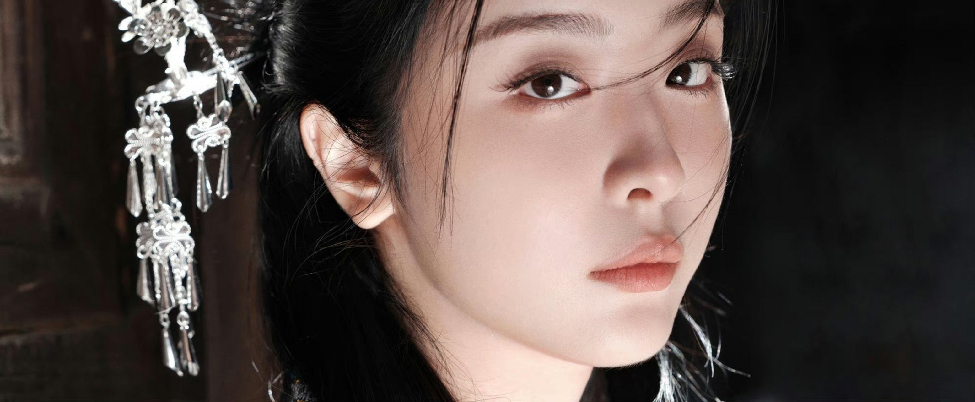 赵小棠苗族小妹##赵小棠苗寨民族风写真#赵小棠这次的造型真的侍