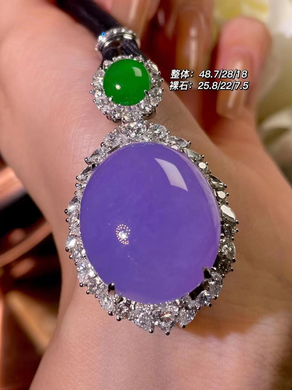 冰浓紫翡翠大蛋面吊坠 帝王紫鸽子蛋,佩戴尽显贵气玉时尚,高调的奢华