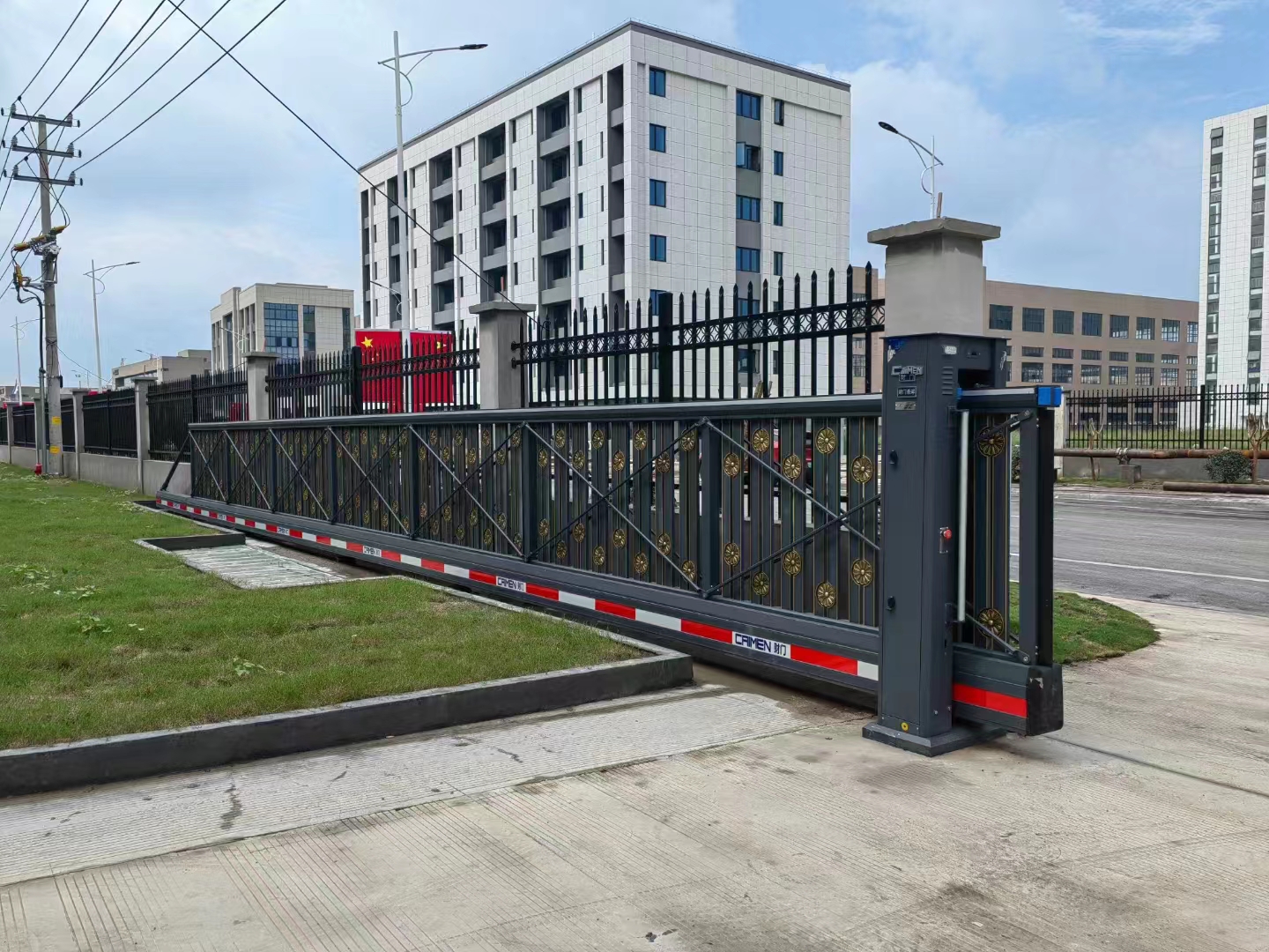 在别墅装修或者修建时,选择.@上海电动门财门的动态