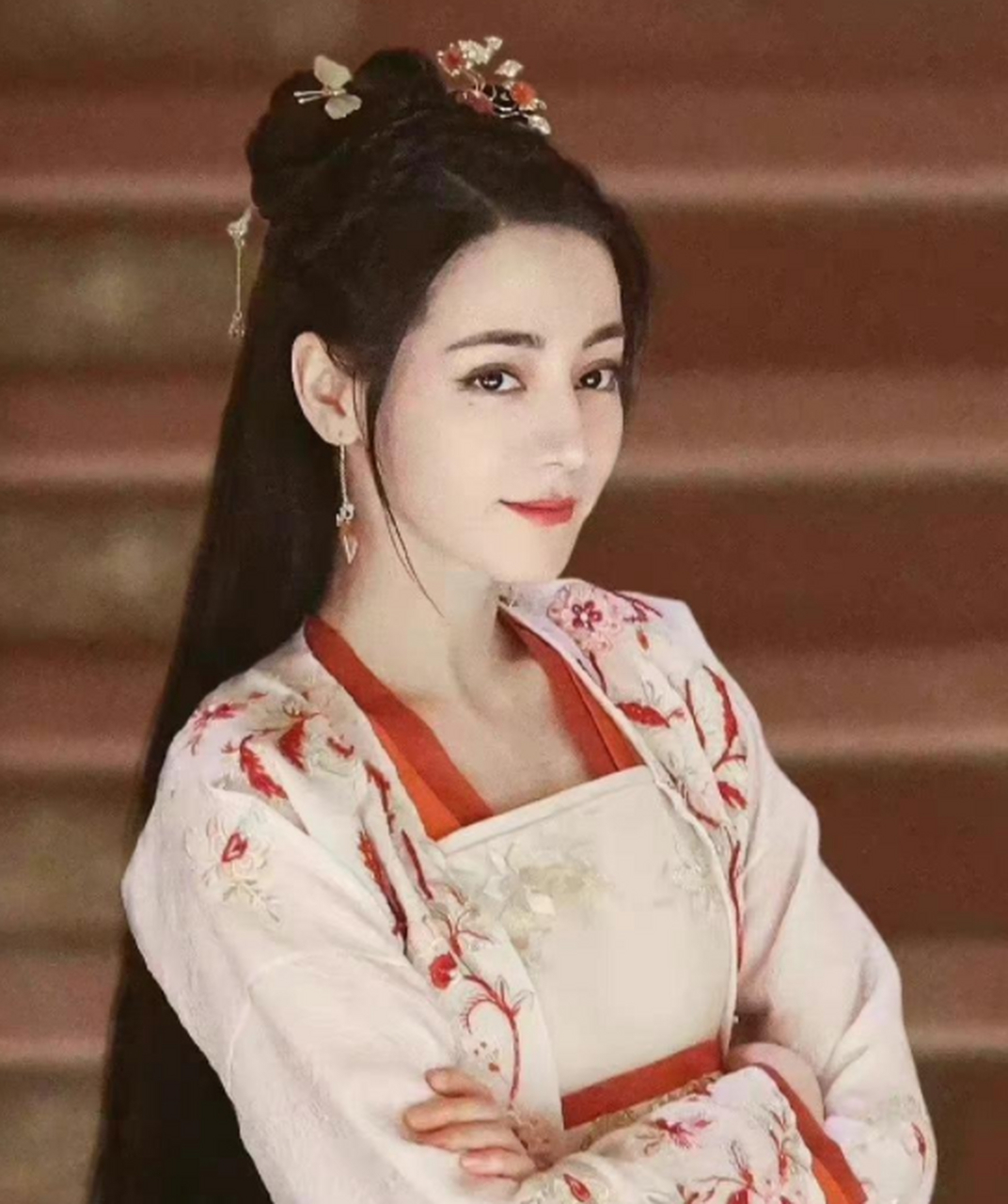 迪丽热巴眼角下的痣叫泪痣吗?是不是美女都有泪痣,又特别又好看.