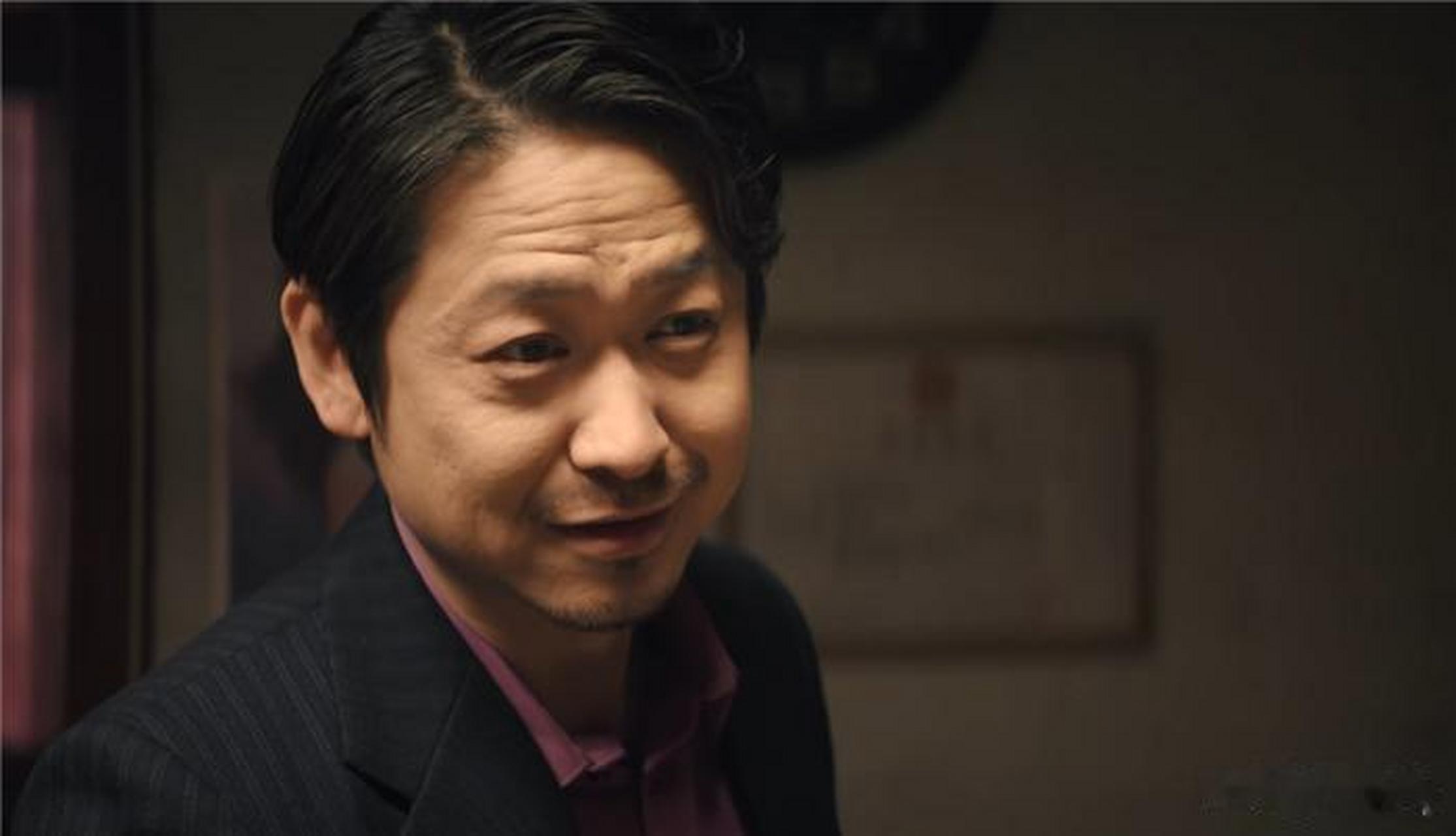 《漫长的季节》里,夜总会经理竟然是《棋魂》扳老师!