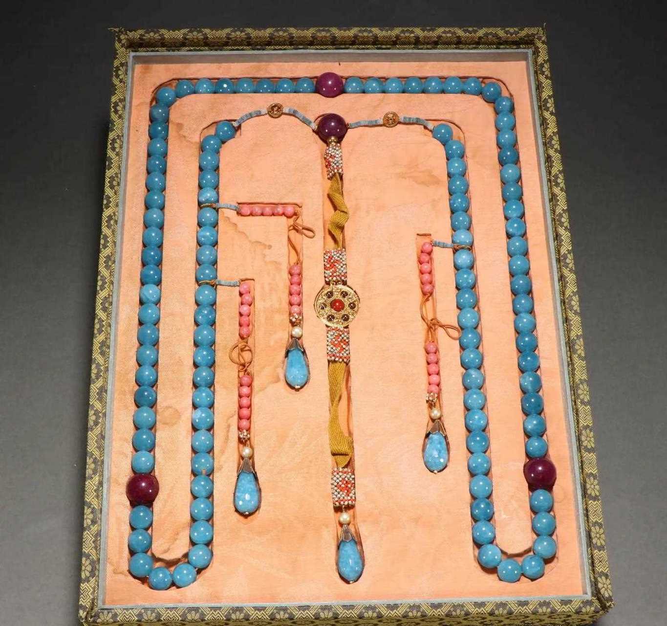 清代 海蓝宝朝珠一盘.规格珠径14㎝