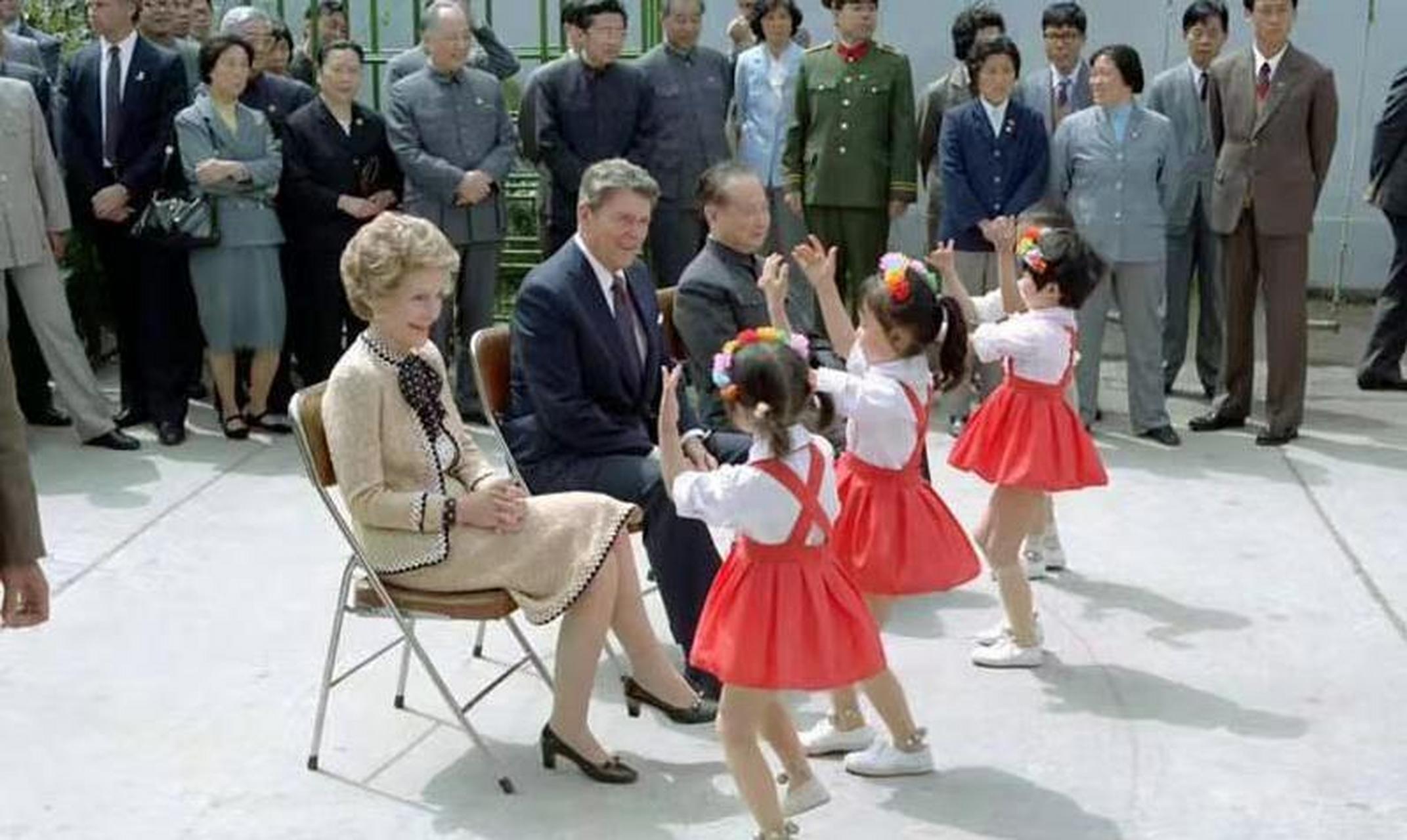 1984年,中美建交后,美国总统里根访华,在上海复旦大学演讲的一幕!