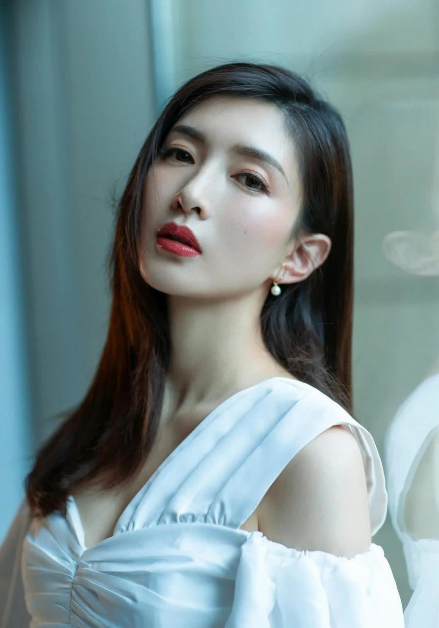 36岁江疏影身材好,气质性感,御姐风范十足!