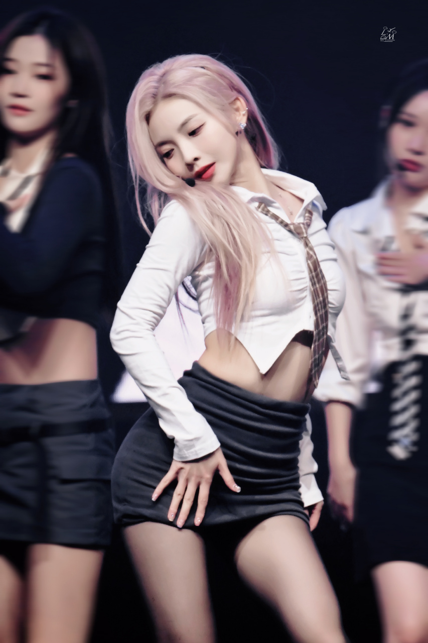 许杨玉琢舞台照,太辣了