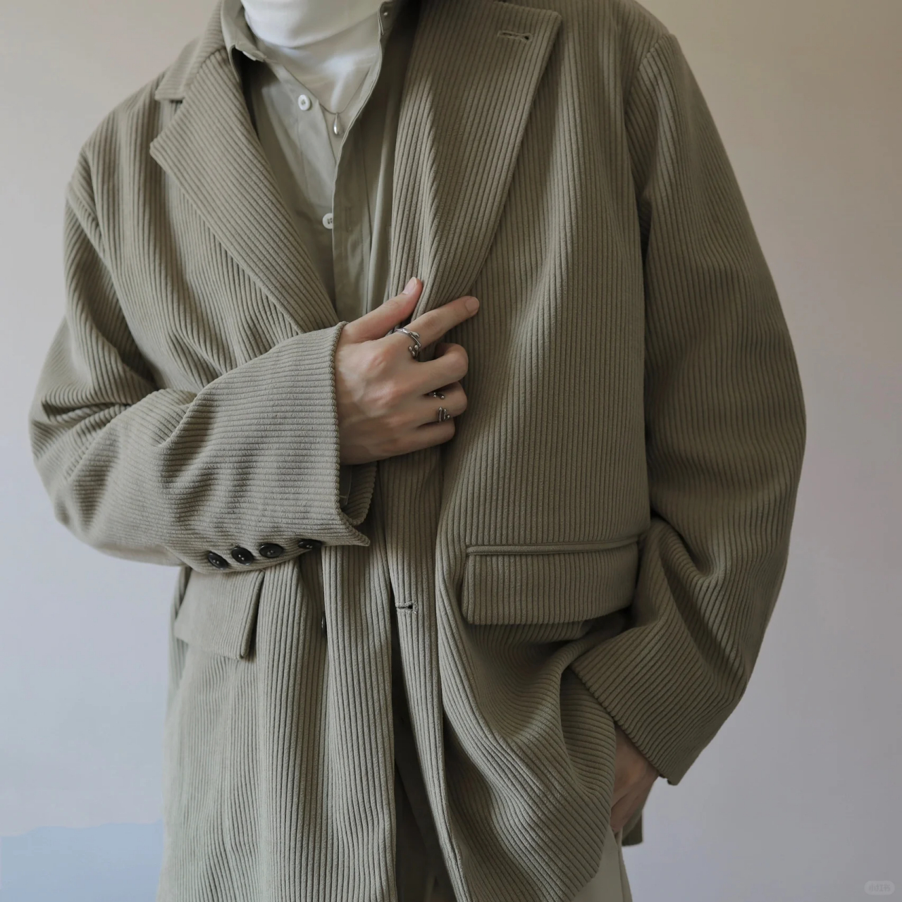 暖冬来一口薄荷绿|灰绿西装无性别叠穿 今年真是暖冬了 羽绒服可能都