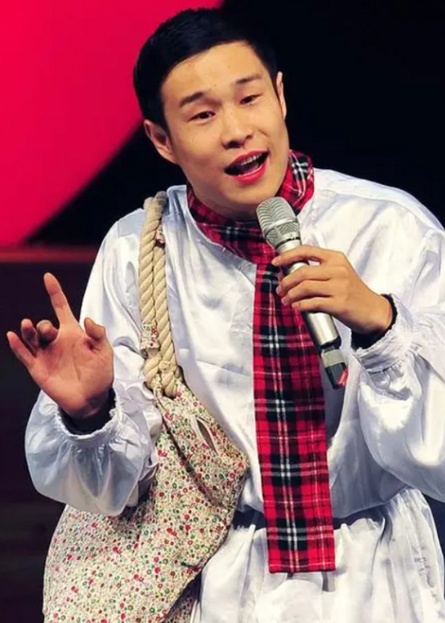 当年,小沈阳凭借小品《不差钱》爆红,一年光商演收入就超过了2.6亿!