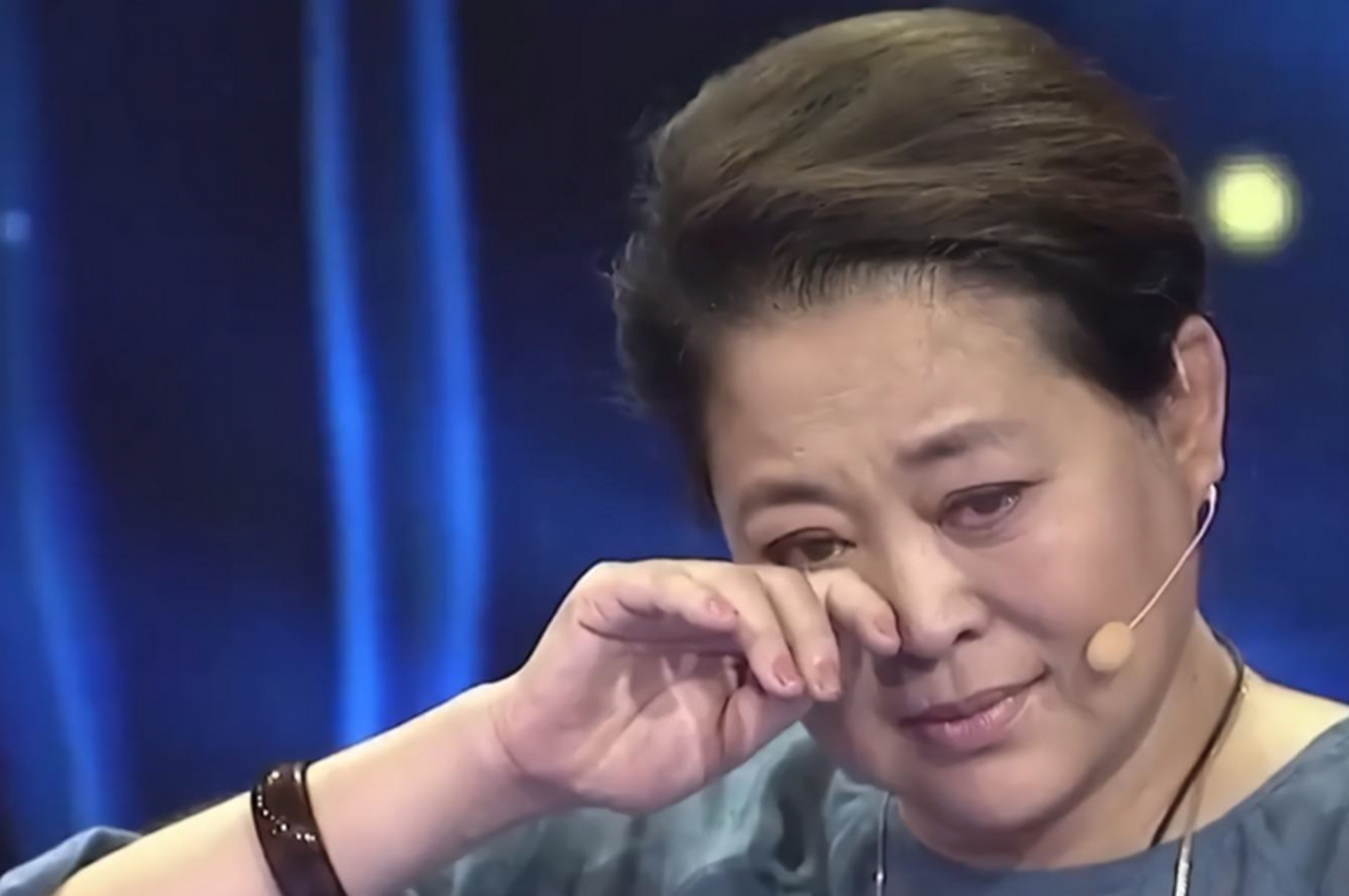 2020年,赵忠祥感觉自己快要不行了,赶紧找来好友倪萍,他说:"我的钱不