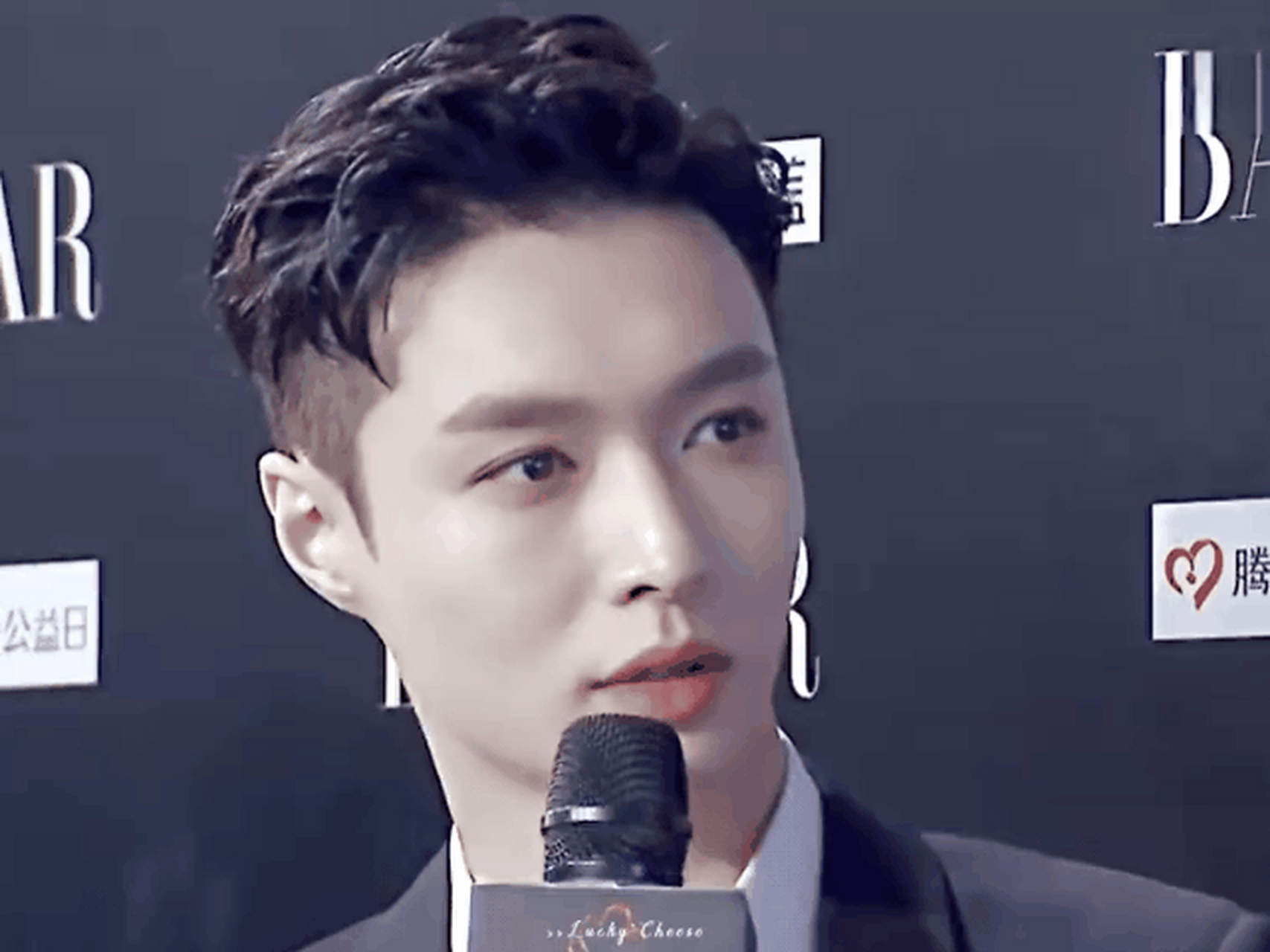 张艺兴和刘雨昕被海外认证了内娱第一爱豆. 676767