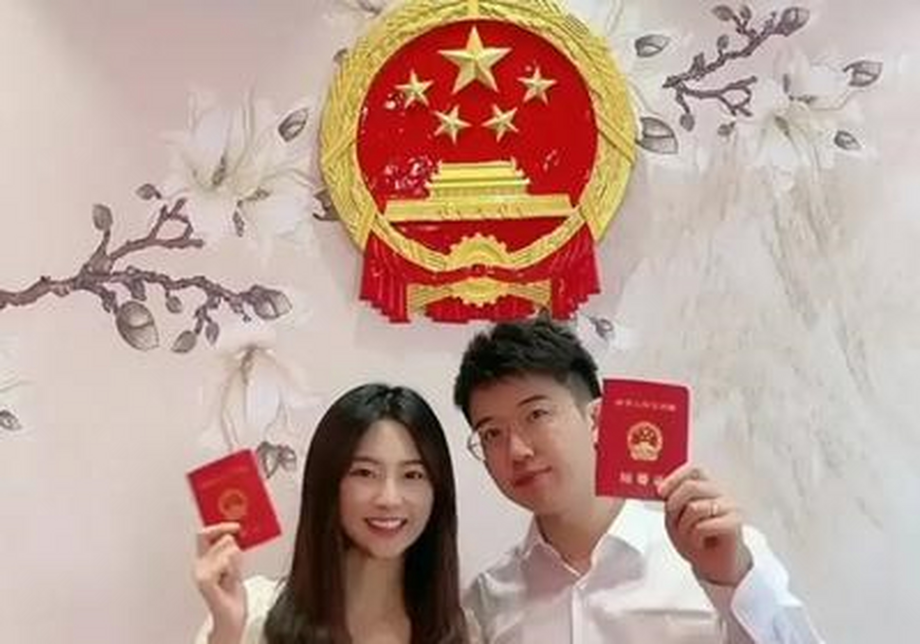 美女车模"网红"苏宁,真名栾淑宁,宣布结婚了,以前经常和斌少,三哥在一