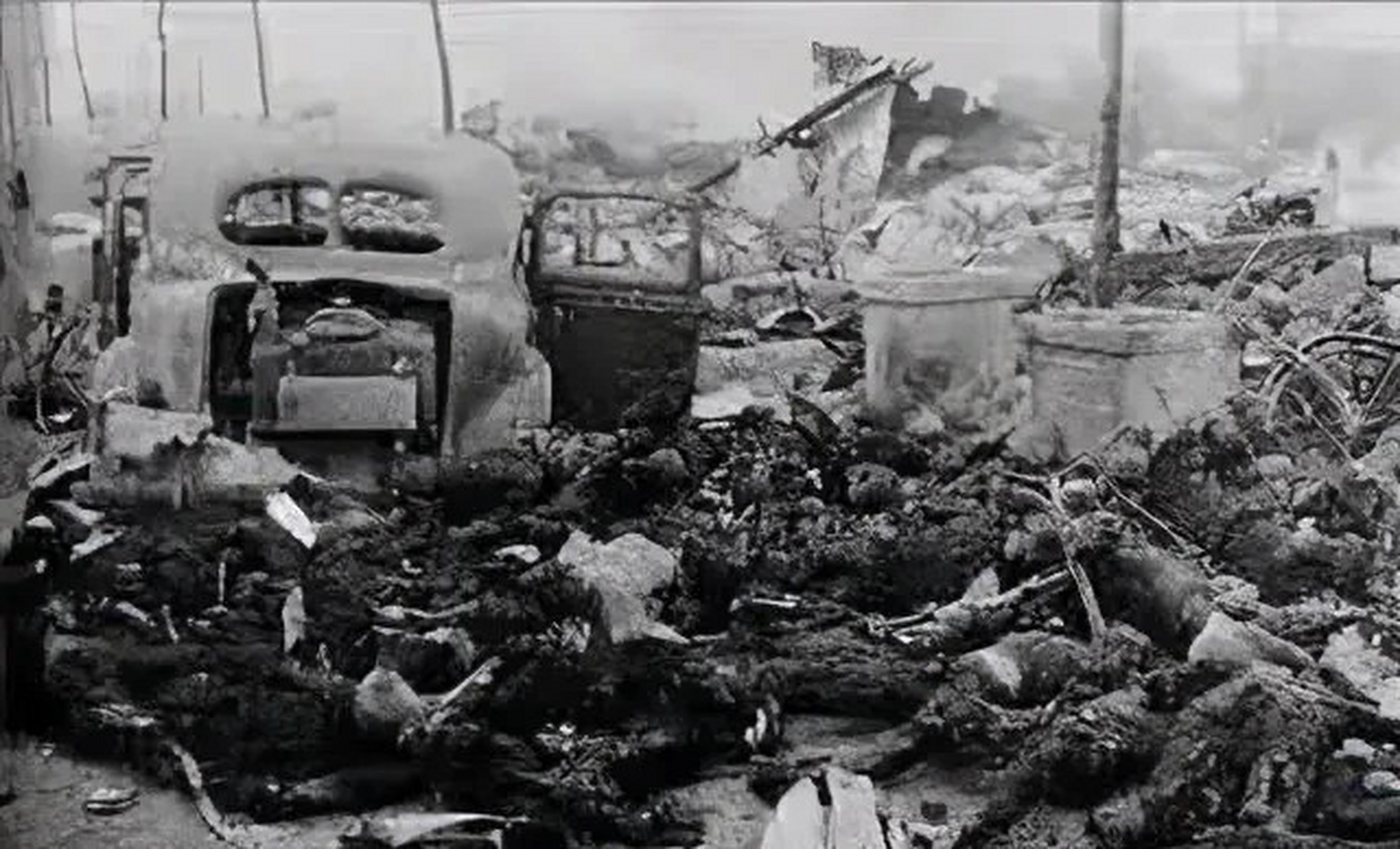 1945年,美军扔下10万凝固汽油弹,造成50万日本人被活活烧死,这就是