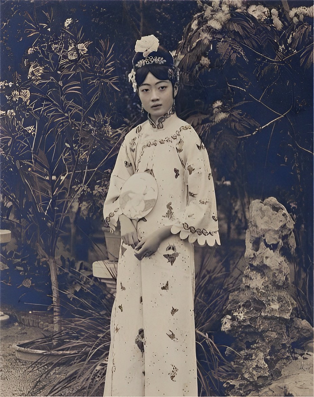晚清皇后婉容原本是个才女,可惜最后堕落了! 都是谁的错在哪里?