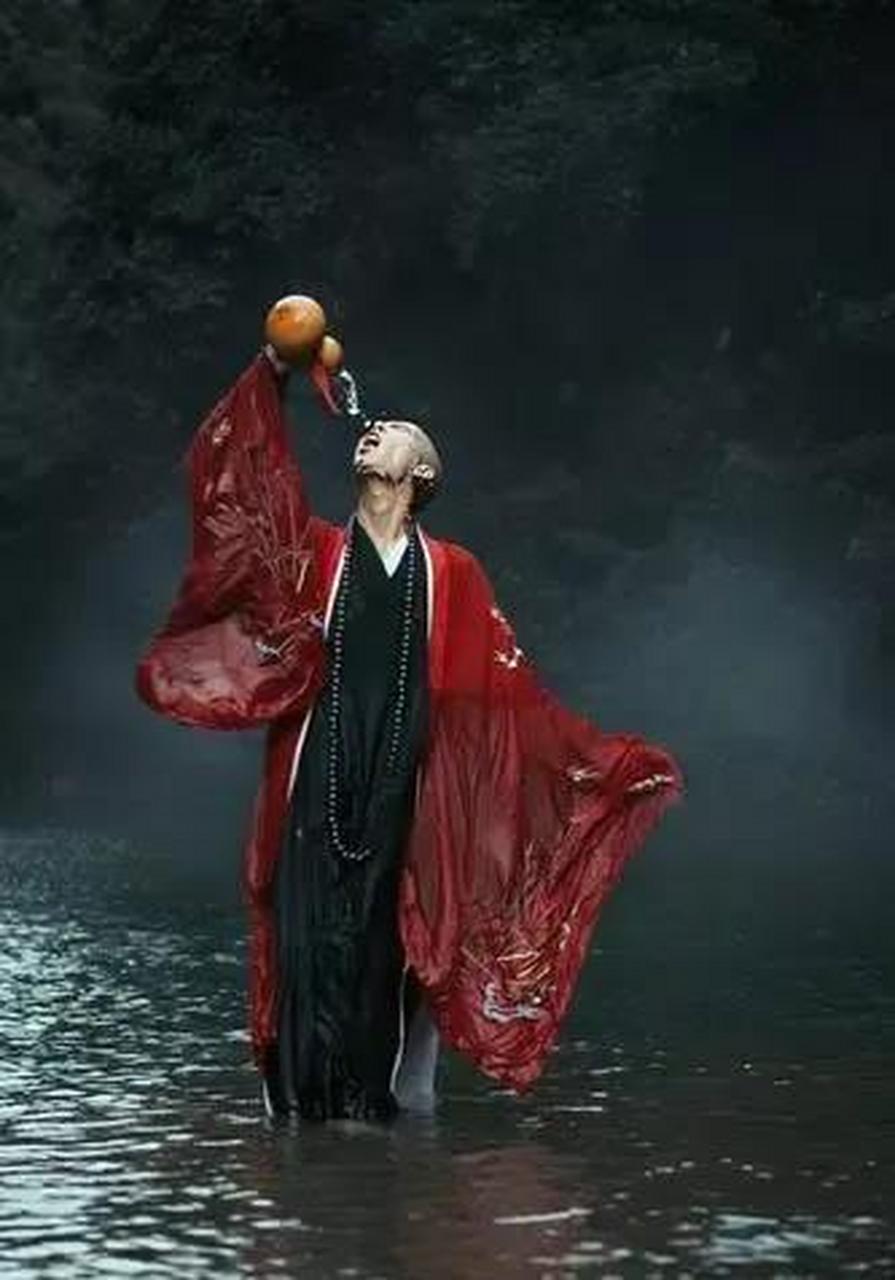 几十年后,老和尚死了