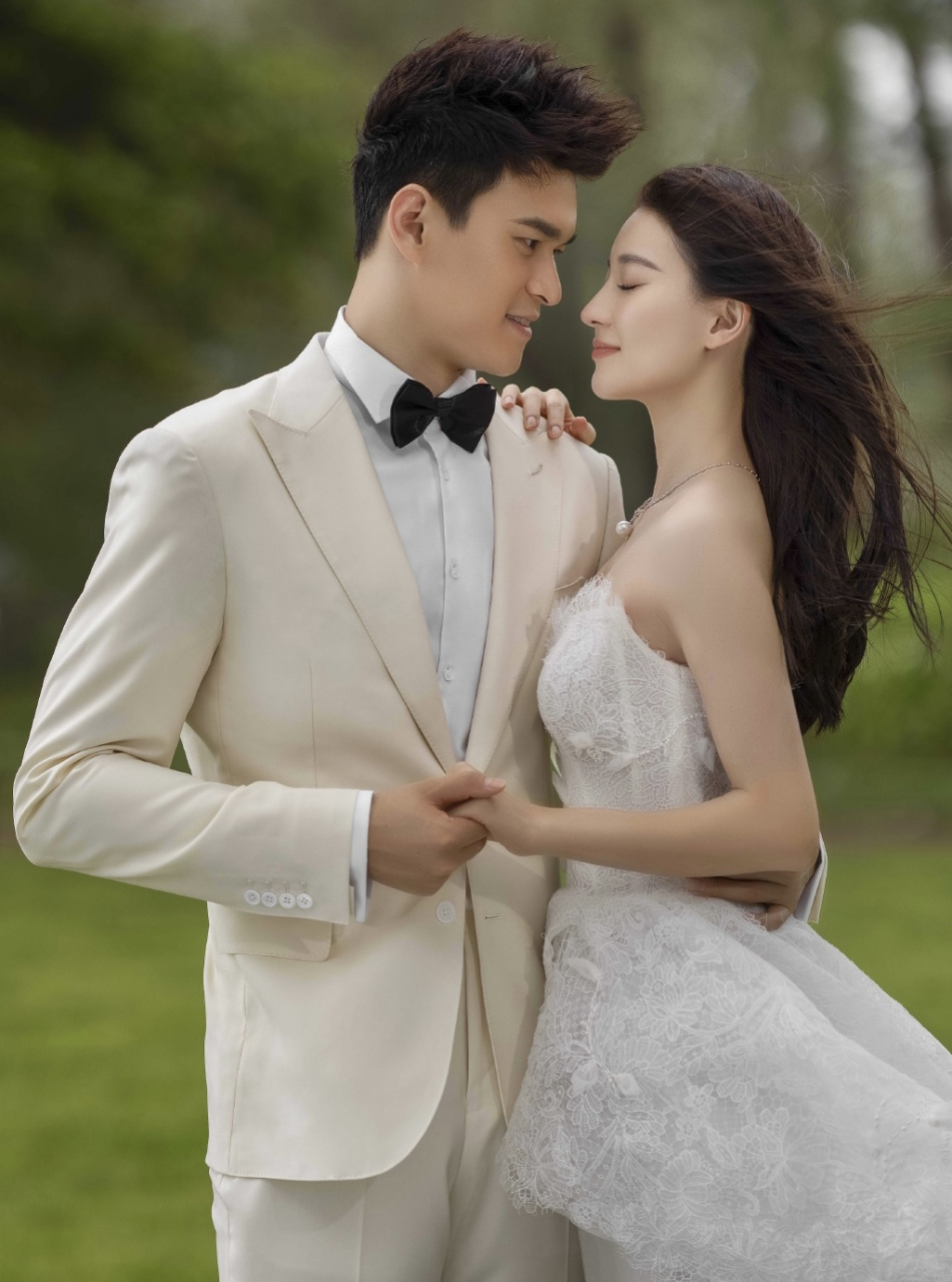 今天,游泳运动员孙杨官宣与前中国艺术体操队员张豆豆结婚.