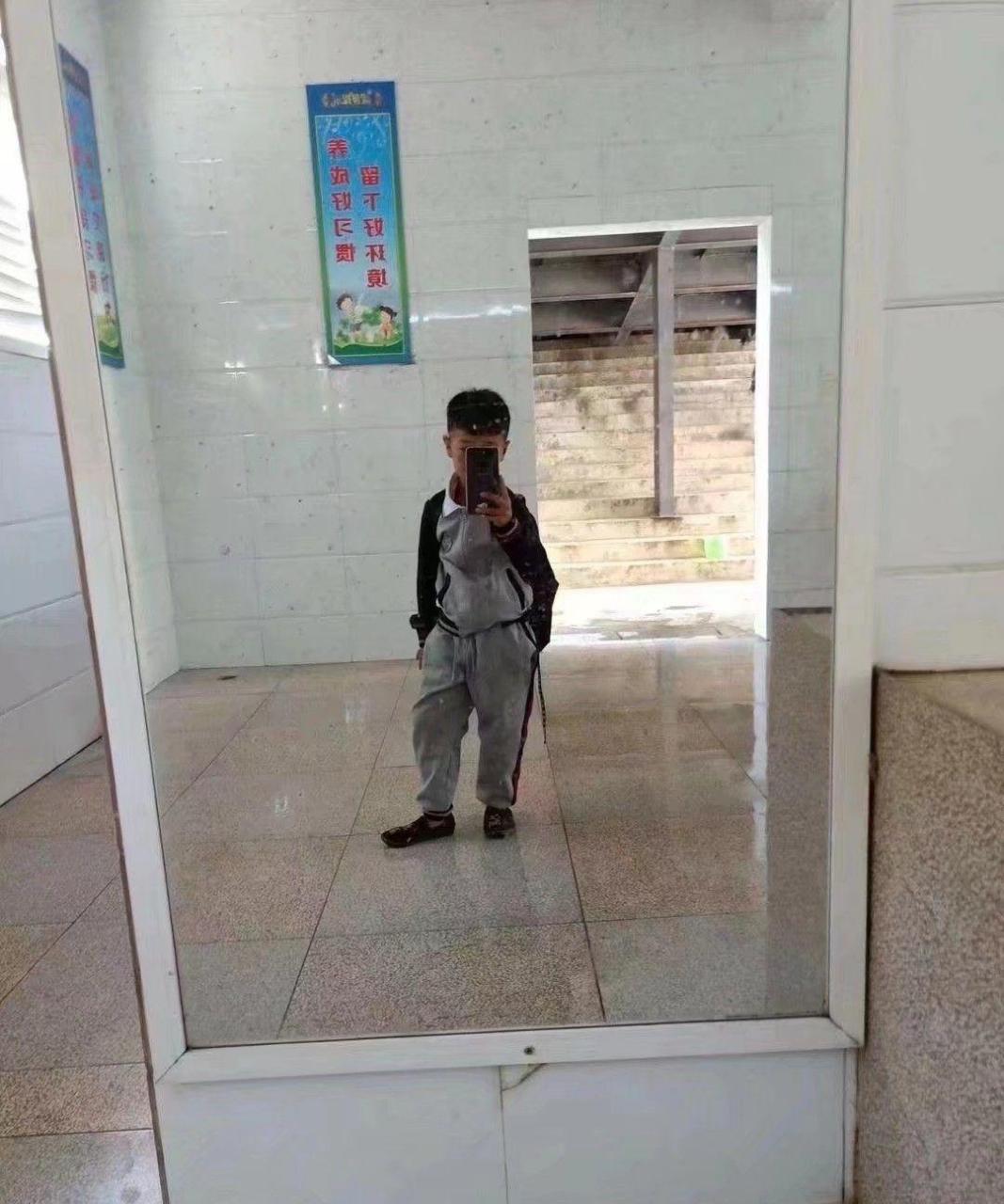 来自10后的自拍,想看00后的 #中国版chatgpt来了# #趣图搞笑