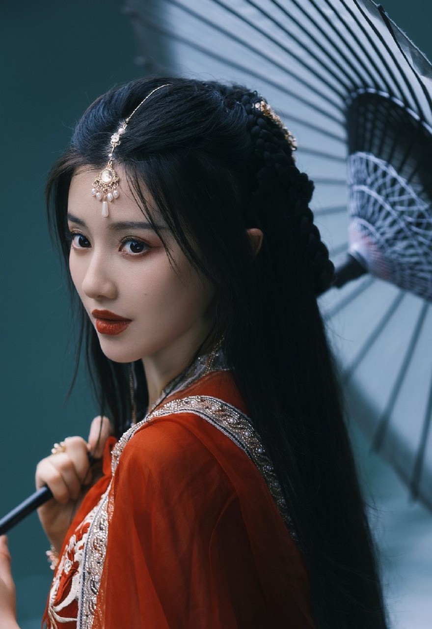 星闻#  疑似仙子洛凡尘~ 今天角姐不上班,王鹤润本人出现一下!