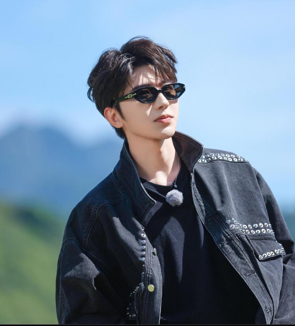 蔡徐坤《奔跑吧》写真照片,这无法忽略的帅气和魅力,让人欲罢不能.