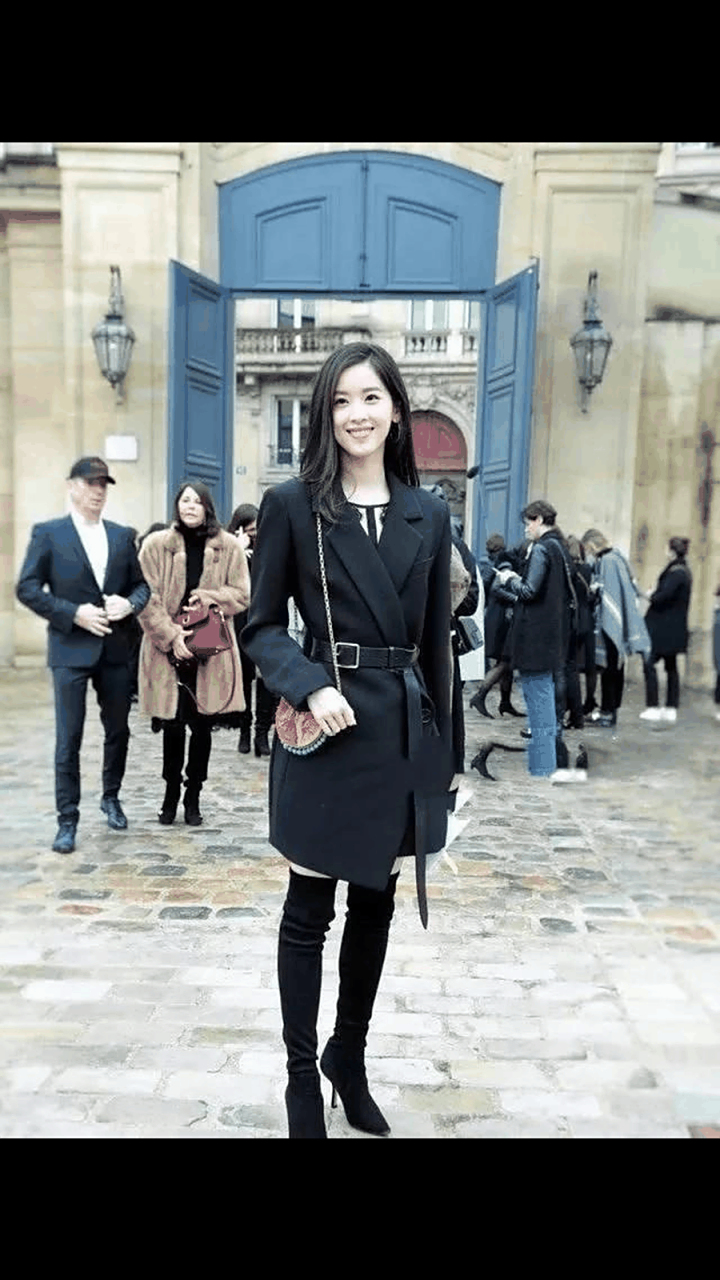 章泽天早前一组国外街拍照片!