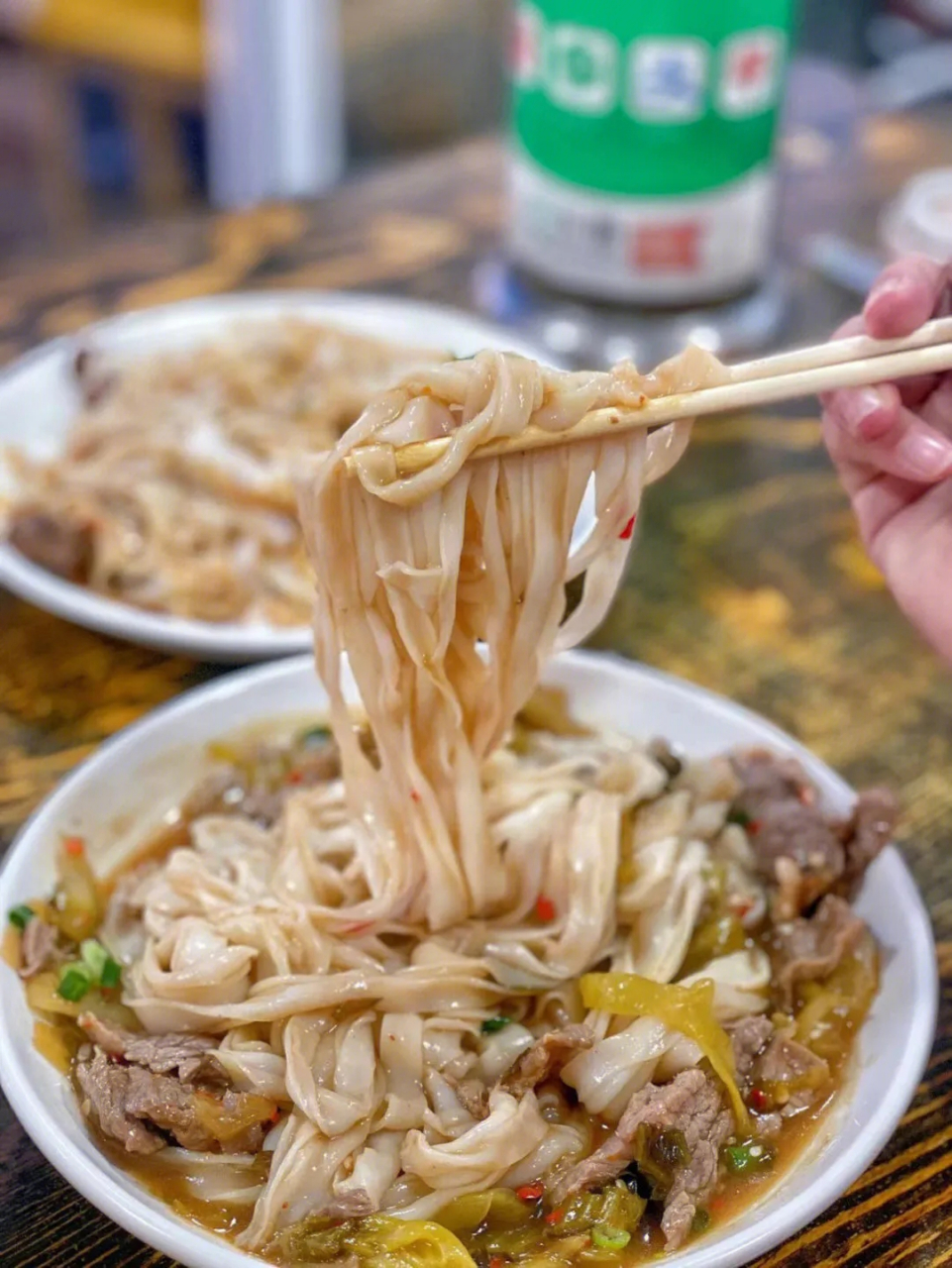 朋友在广东吃手工粉真好吃  酸菜牛肉捞粉与牛腩捞粉  纯米浆磨研成而