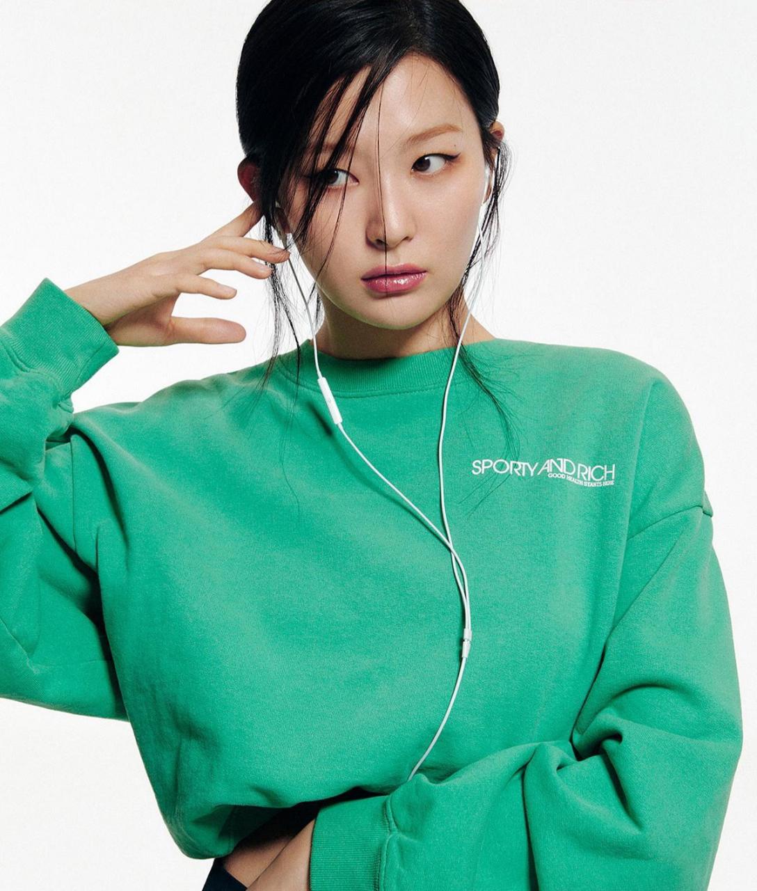 姜涩琪最新美妆cf画报公开,元气多彩的可爱小熊,举手投足洋溢青春活力