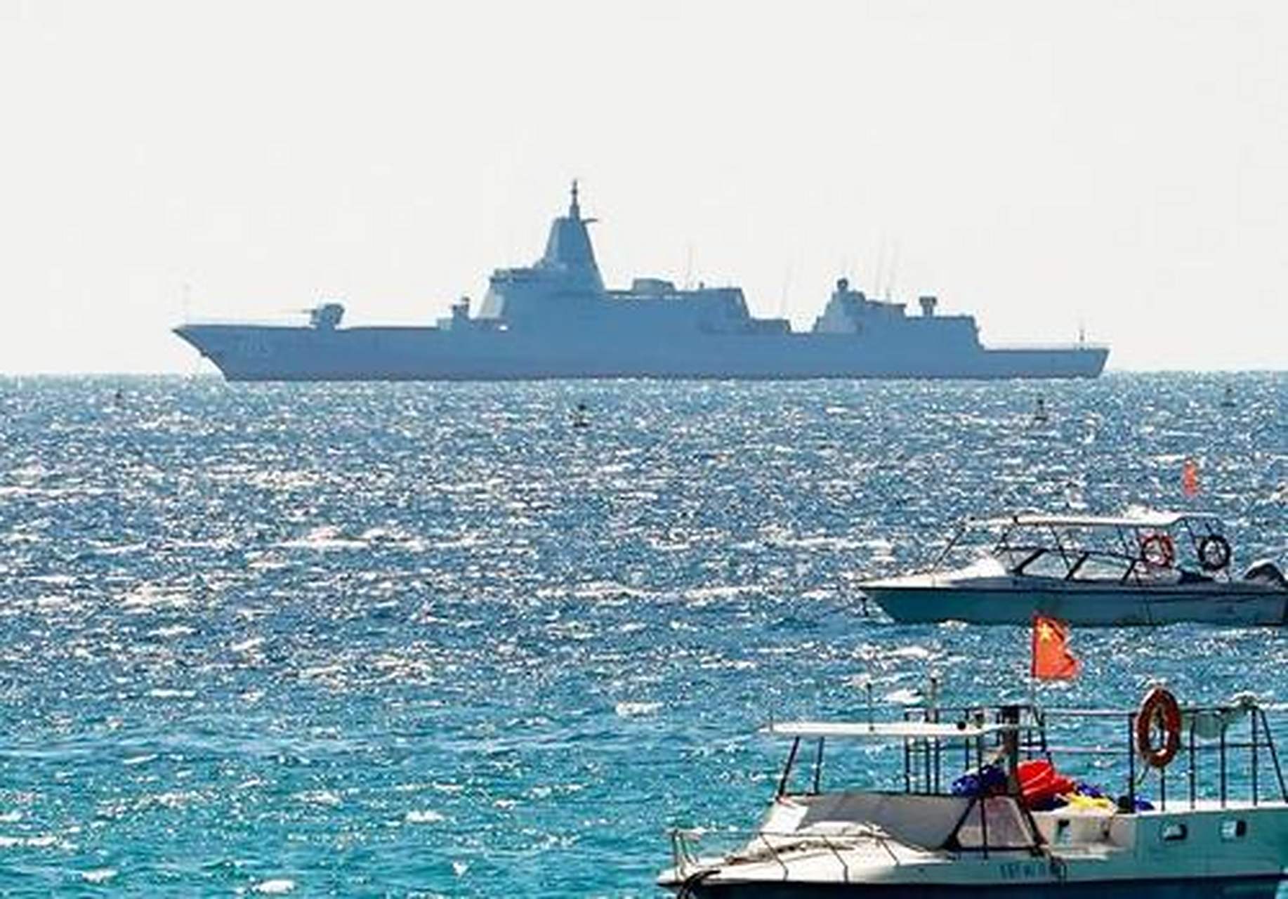 105号"大连"舰: 据悉,舷号105"大连"舰,是海军055型万吨大驱中,继首舰