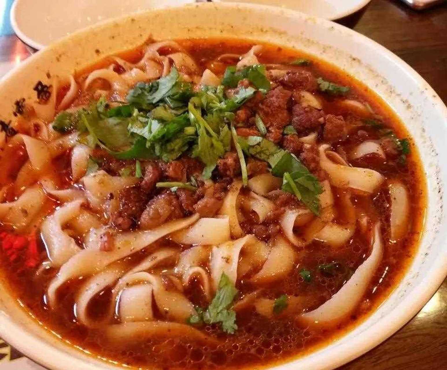 正宗刀削面配方猪肉臊子配比猪前腿肉斤(稍肥一点)高汤60-65斤香料粉