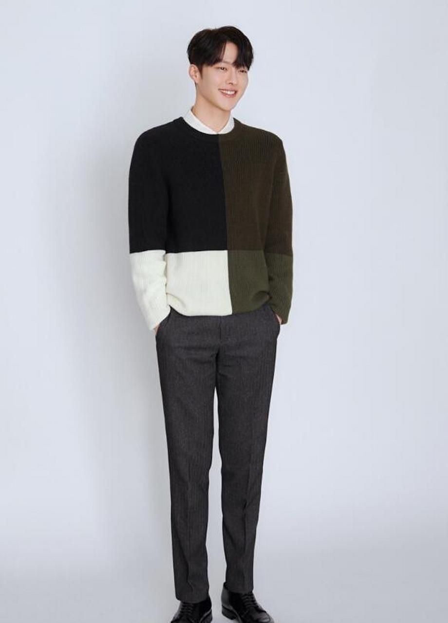 女友视角下的张基龙 休闲正装同样帅气