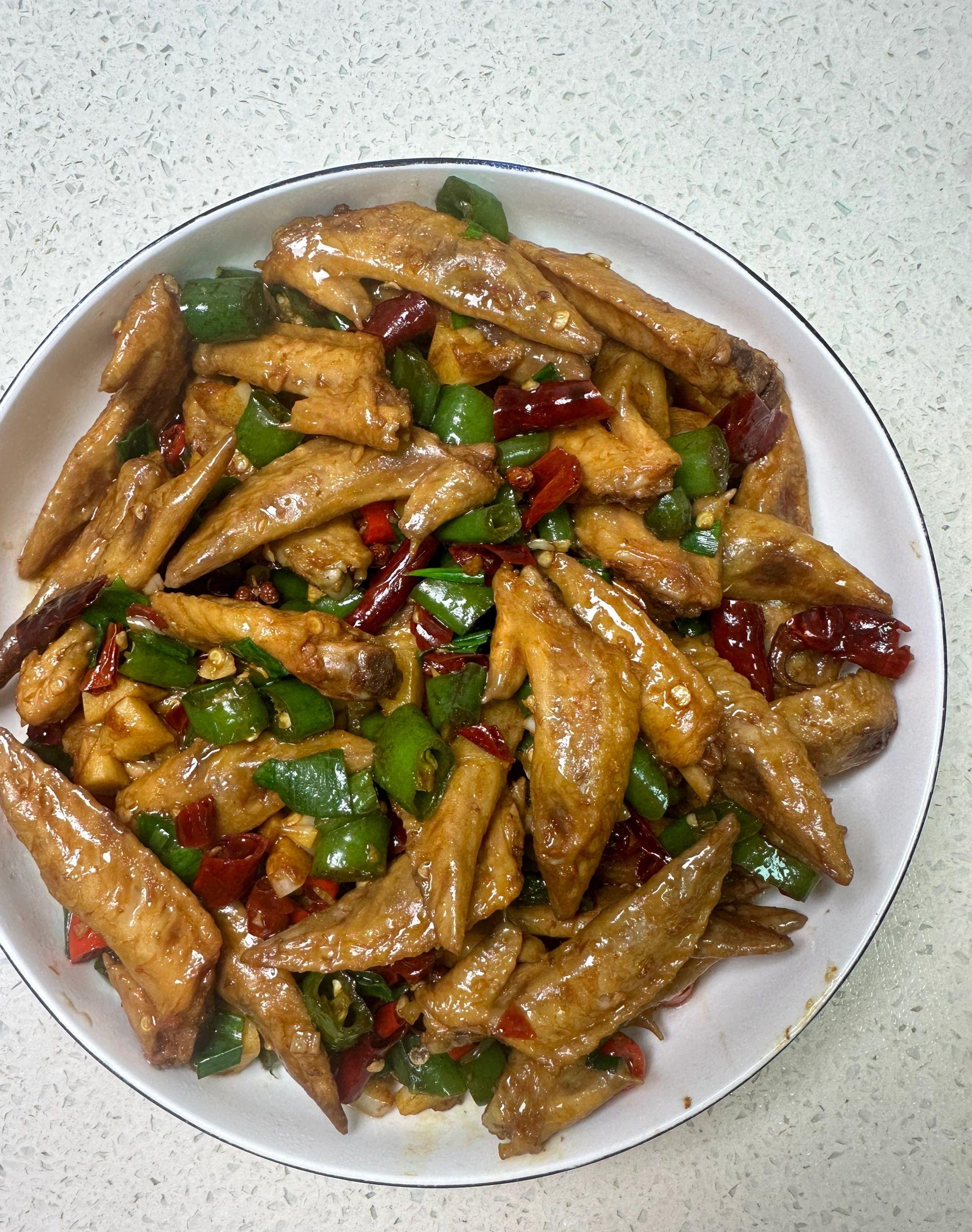 鸡尖可以根据自己喜欢的口感增减煮的时间,喜欢颜色好看一些的青椒