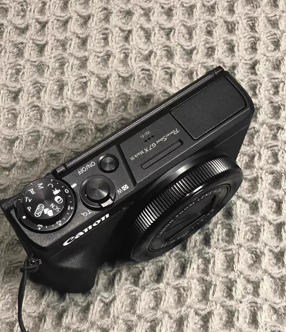 佳能 来啦   佳能公司是一家全球知名的相机制造商,其产品线涵盖了