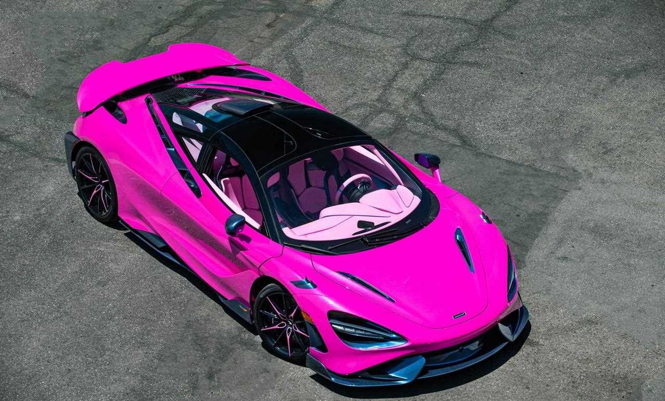 这辆粉红色的迈凯伦765lt超级跑车非常适合在今天的日子送给女友,由