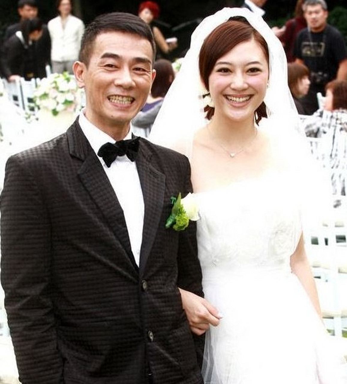 应采儿的誓言:"我用一生一世的心等待一生一世的情,也许是宿命,也许是