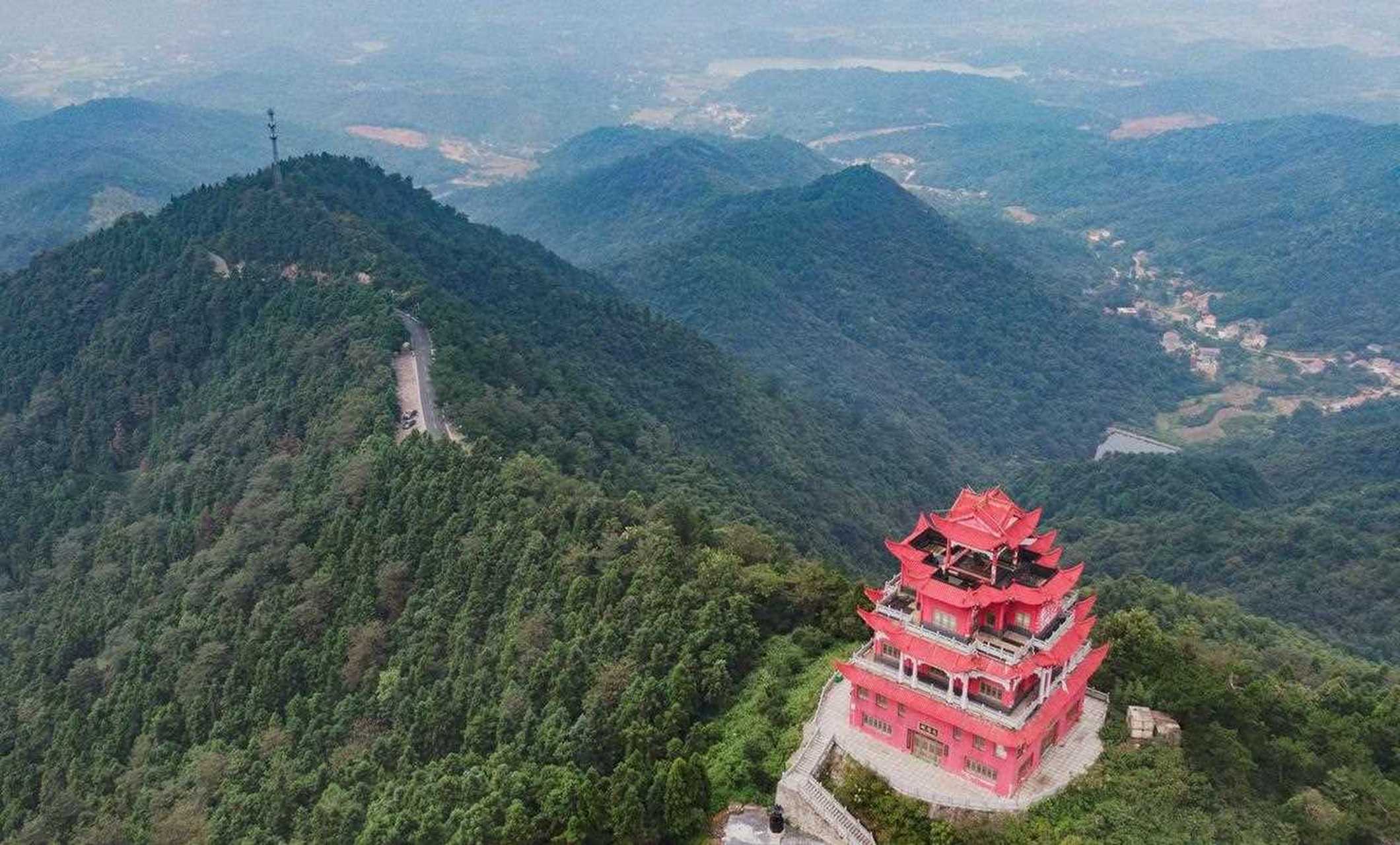 湖南常德太阳山森林公园位于湖南省常德市北部郊区,距常德城区14千米.