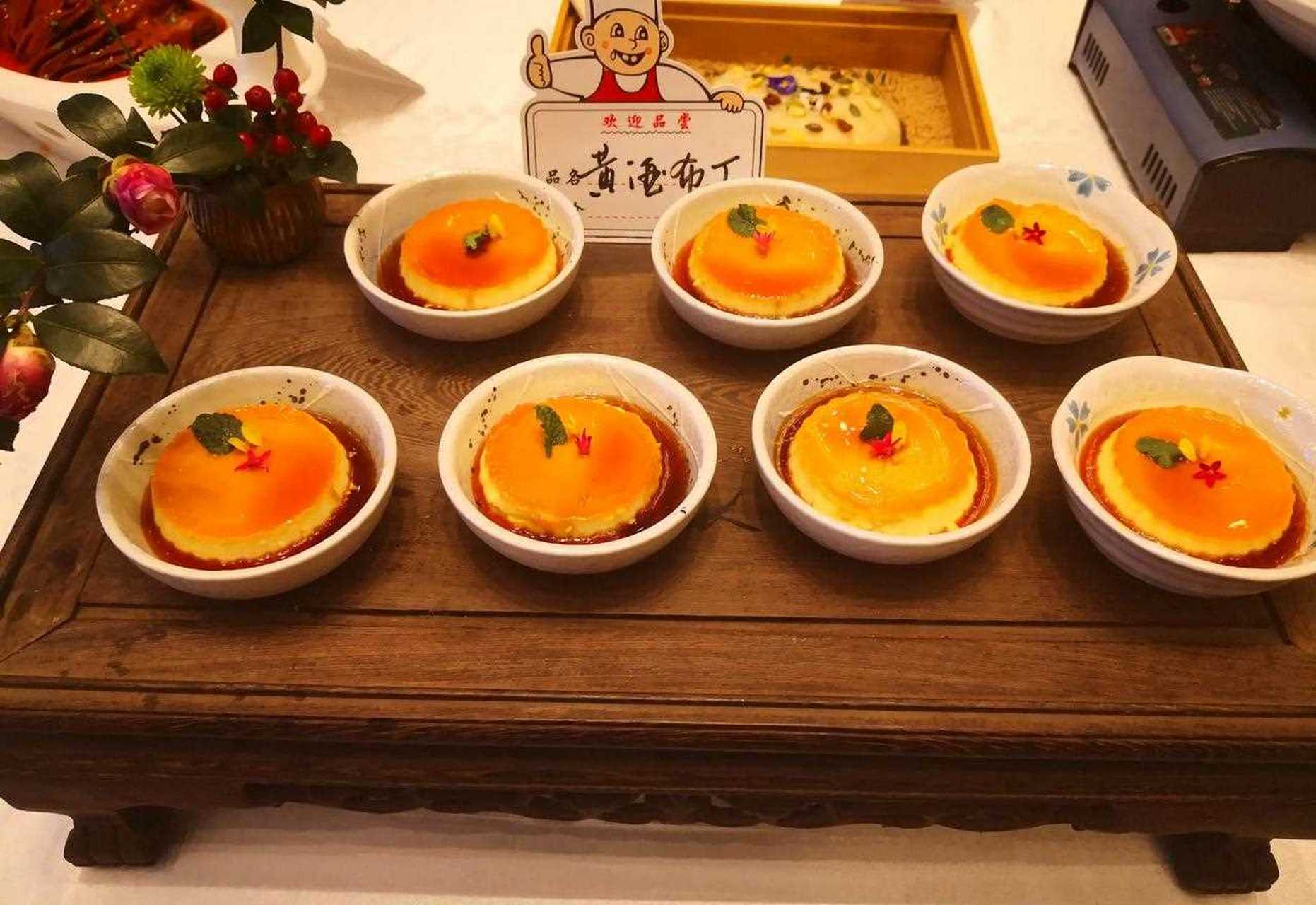 在此次 上,寻宝记绍兴菜带来了一款十分精致的绍兴菜——黄酒布丁.