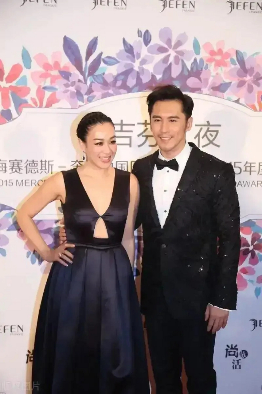 钟丽缇和张根硕好般配啊,完全看不出12岁年龄差,钟丽缇太会秀身材了