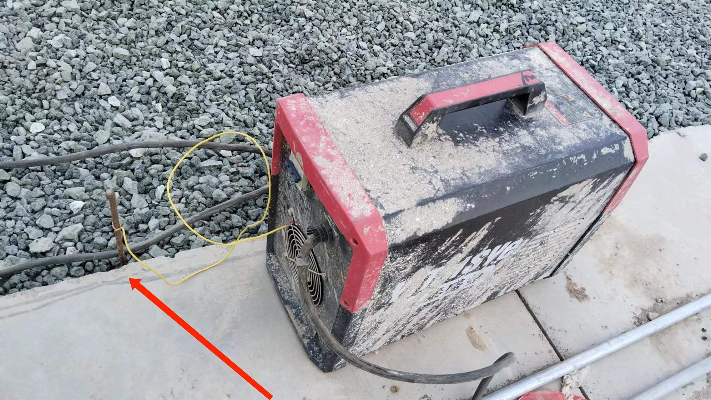 电焊机外壳接地,天使操作,拍案叫绝!