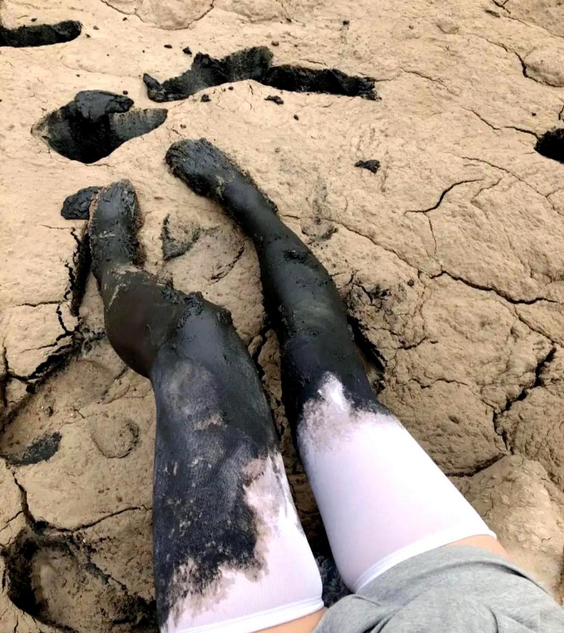 泥巴弄脏了袜子,怎样才能回家呢?