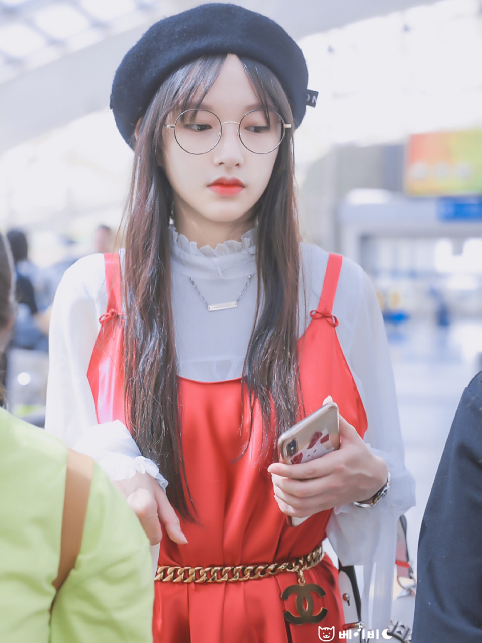 程潇日常私服穿搭look 这条裙子有两个颜色 宋妍霏两个颜色都穿过哦