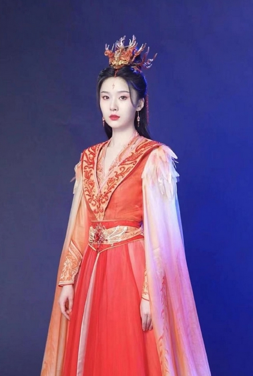 王子璇在电视剧《千朵桃花一世开》中的红衣古装惊艳了观众.