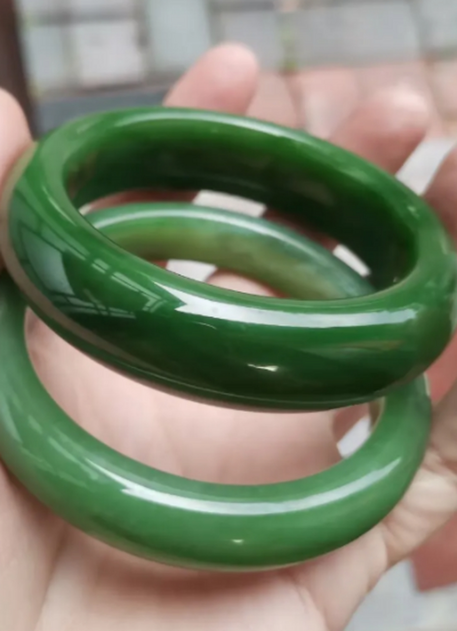 点击头像看直播##和田玉#田玉碧玉手镯新品随拍,俄碧老料,自然刮揶