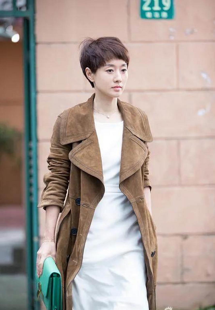 马伊琍在《我的前半生》中穿的衣服,衣品还算凑合!